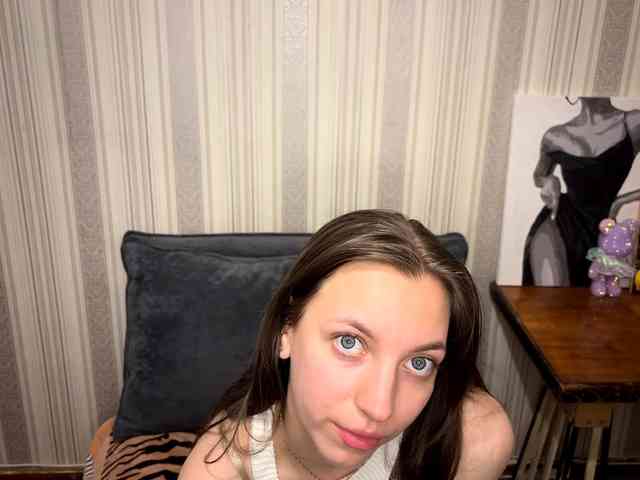 CameliaHovermale webcam