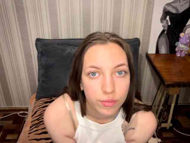 CameliaHovermale webcam