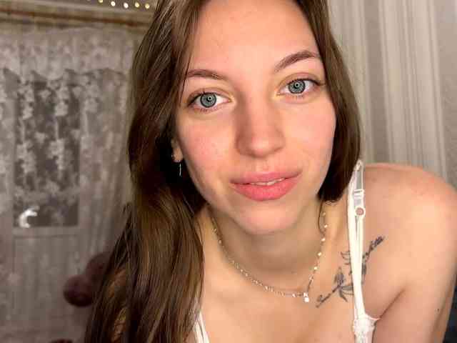 CameliaHovermale webcam