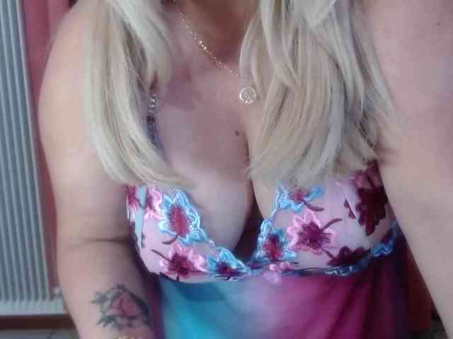 Elena-xx Live Webcam on BongaCams