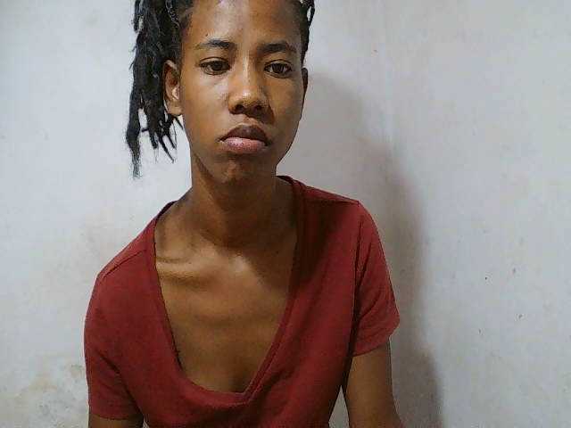 sexy-sarah's BongaCams show and profile