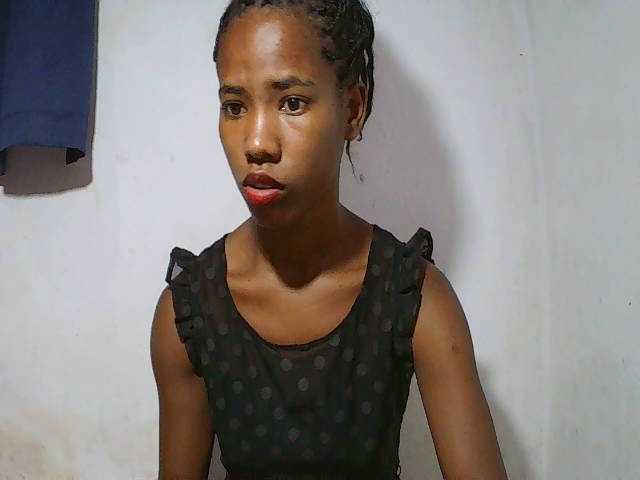 sexy-sarah's BongaCams show and profile