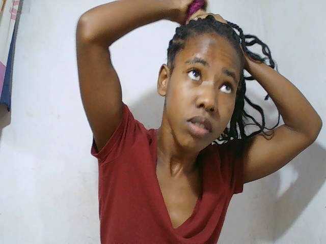 sexy-sarah's BongaCams show and profile