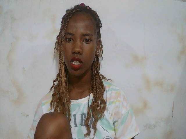 sexy-sarah's BongaCams show and profile