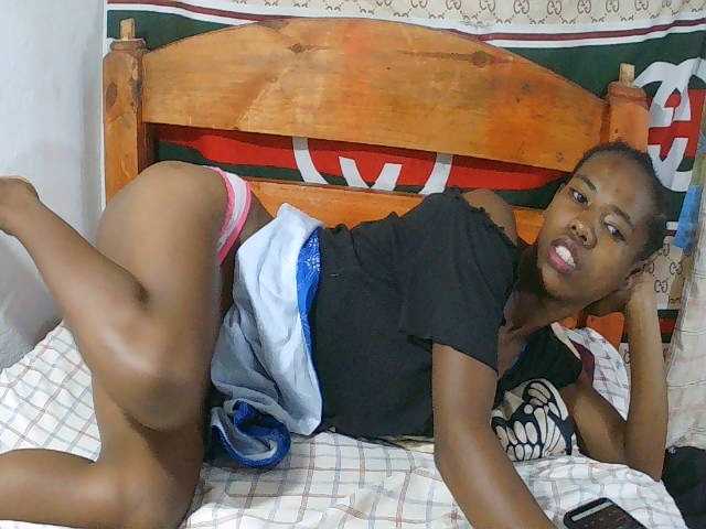 sexy-sarah's BongaCams show and profile