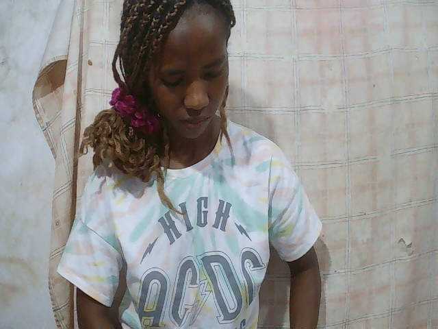 sexy-sarah's BongaCams show and profile