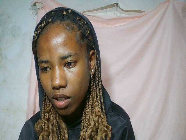 sexy-sarah's BongaCams show and profile