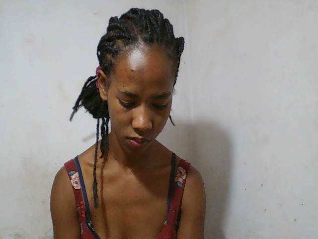 sexy-sarah's BongaCams show and profile