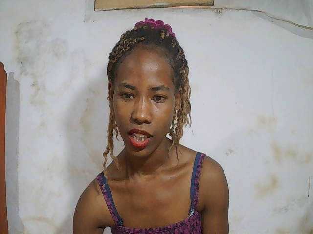 sexy-sarah's BongaCams show and profile