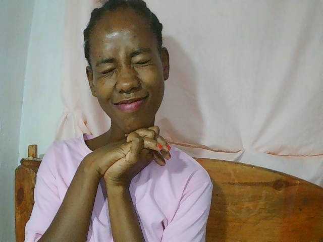 sexy-sarah's BongaCams show and profile