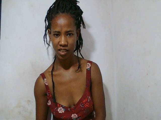 sexy-sarah's BongaCams show and profile