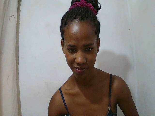 sexy-sarah's BongaCams show and profile