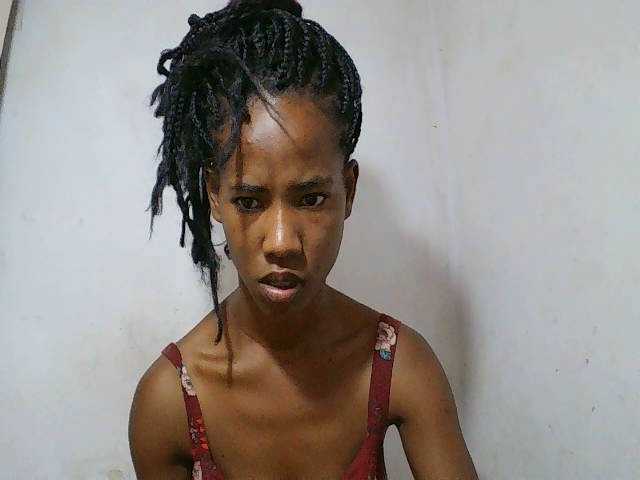 sexy-sarah's BongaCams show and profile