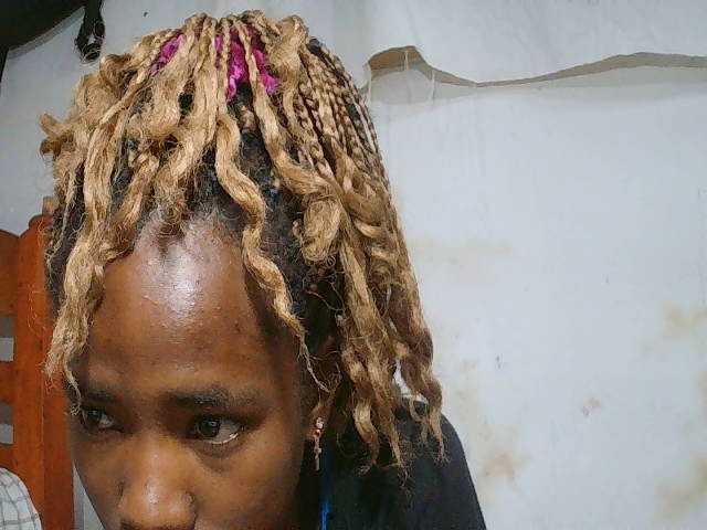 sexy-sarah's BongaCams show and profile