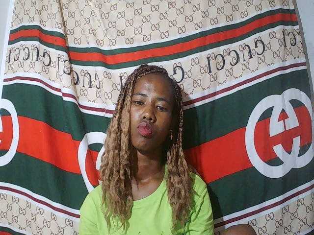 sexy-sarah's BongaCams show and profile