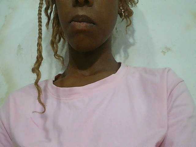 sexy-sarah's BongaCams show and profile