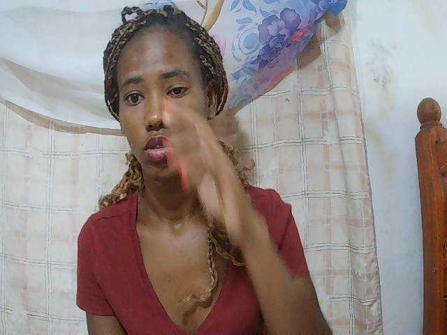 sexy-sarah's BongaCams show and profile