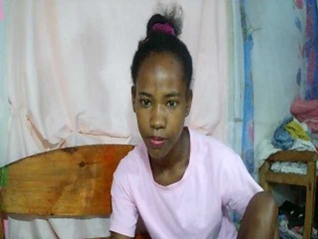 sexy-sarah's BongaCams show and profile