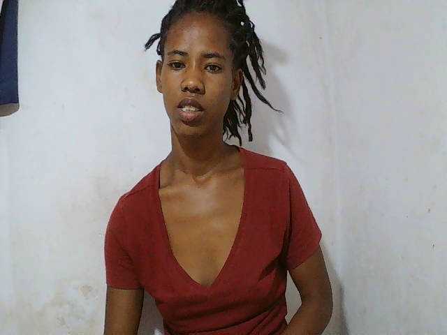 sexy-sarah's BongaCams show and profile