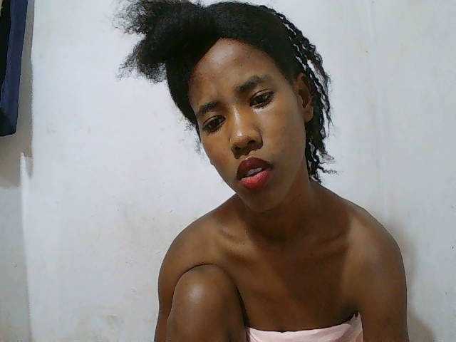 sexy-sarah's BongaCams show and profile