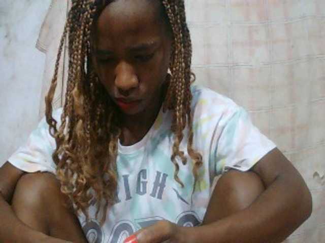 sexy-sarah's BongaCams show and profile