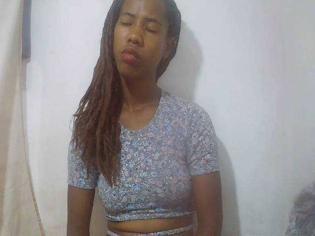 sexy-sarah's BongaCams show and profile