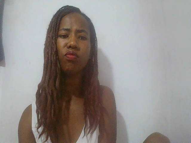 sexy-sarah's BongaCams show and profile