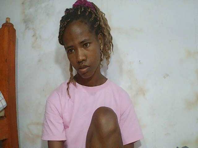 sexy-sarah's BongaCams show and profile