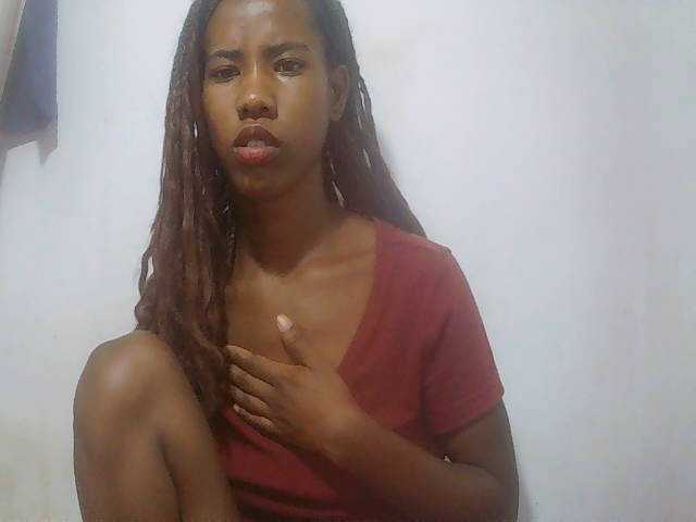 sexy-sarah's BongaCams show and profile