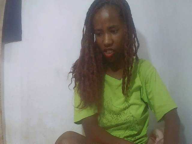 sexy-sarah's BongaCams show and profile