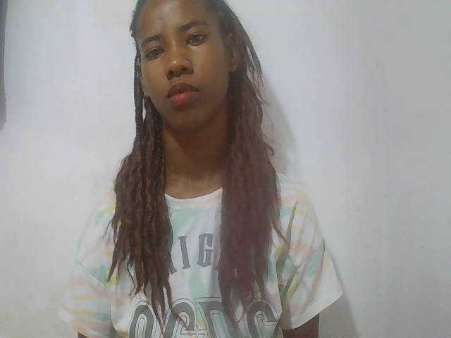 sexy-sarah's BongaCams show and profile