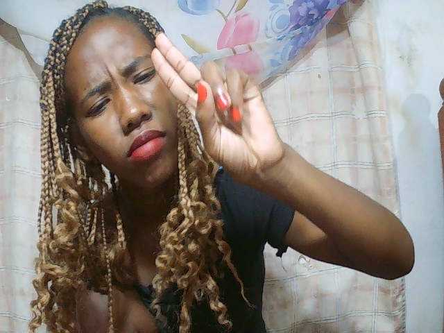 sexy-sarah's BongaCams show and profile