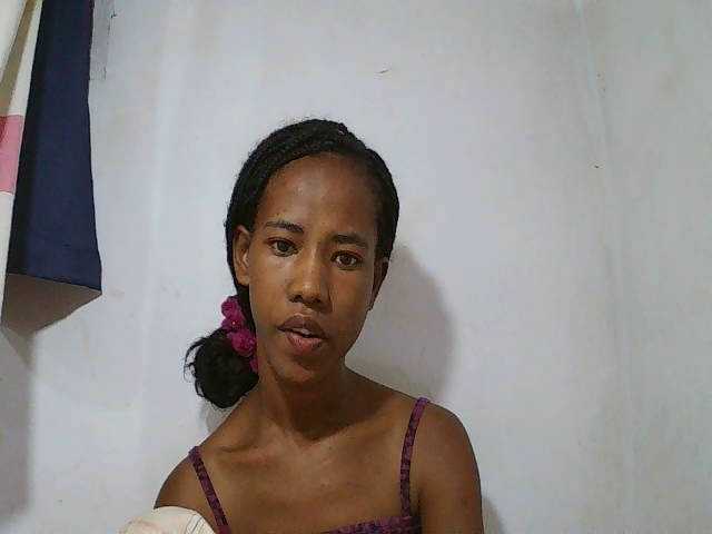 sexy-sarah's BongaCams show and profile