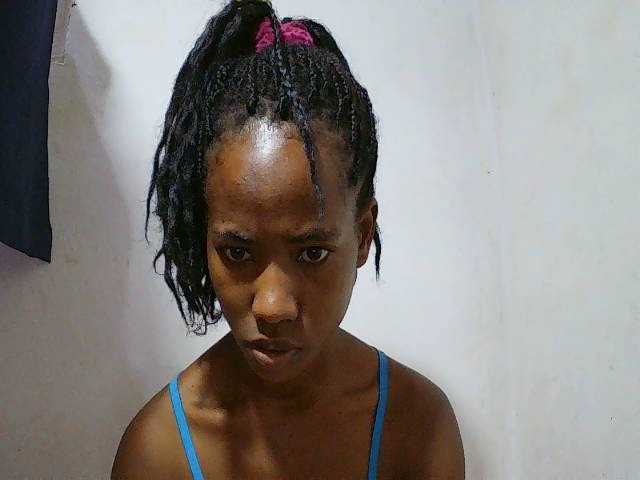 sexy-sarah's BongaCams show and profile