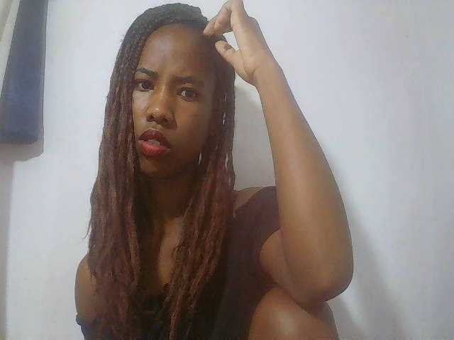 sexy-sarah's BongaCams show and profile