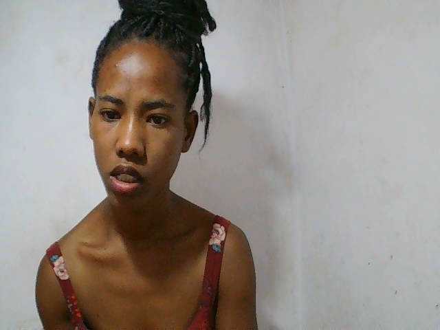 sexy-sarah's BongaCams show and profile