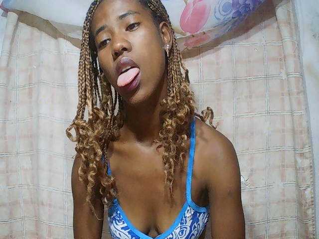 sexy-sarah's BongaCams show and profile