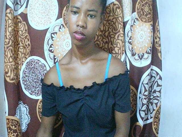 sexy-sarah's BongaCams show and profile