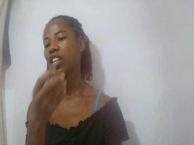 sexy-sarah's BongaCams show and profile