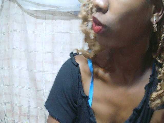 sexy-sarah's BongaCams show and profile