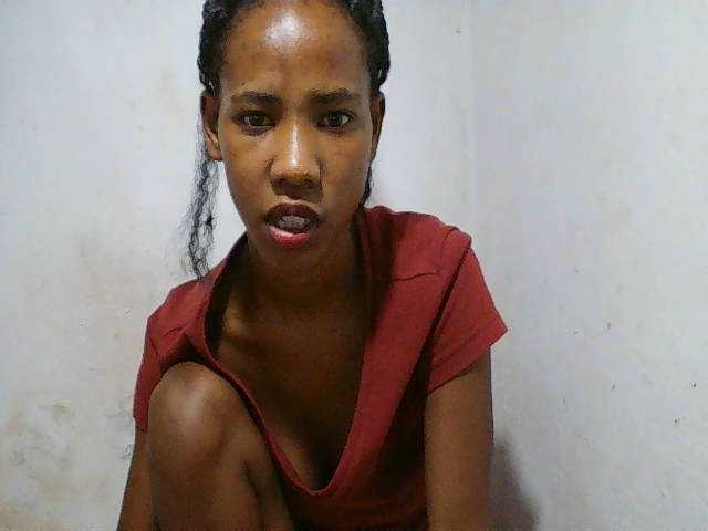 sexy-sarah's BongaCams show and profile