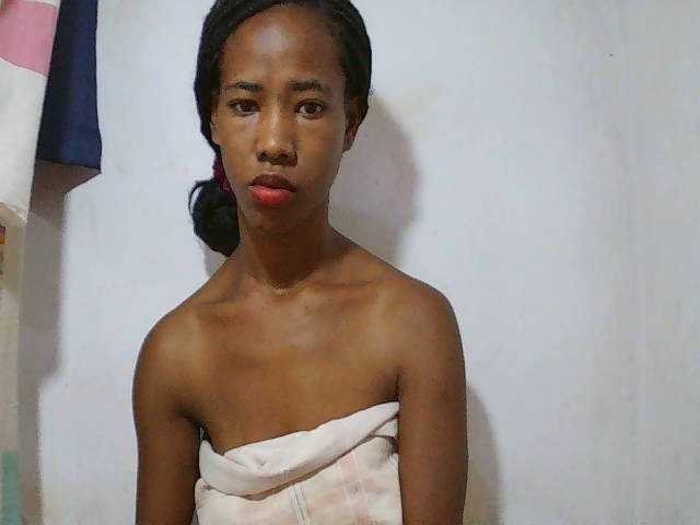 sexy-sarah's BongaCams show and profile