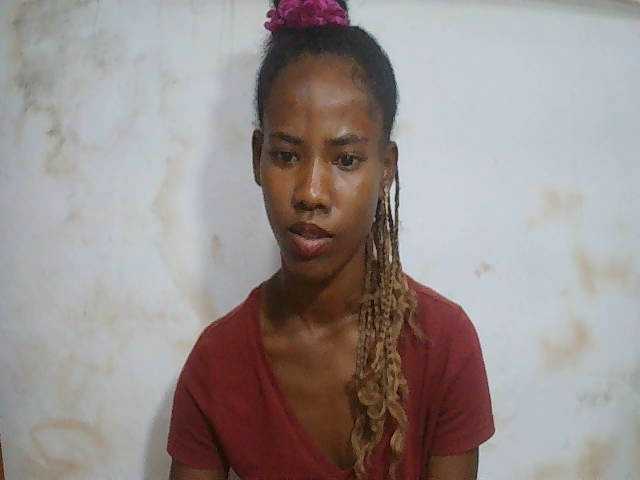 sexy-sarah's BongaCams show and profile