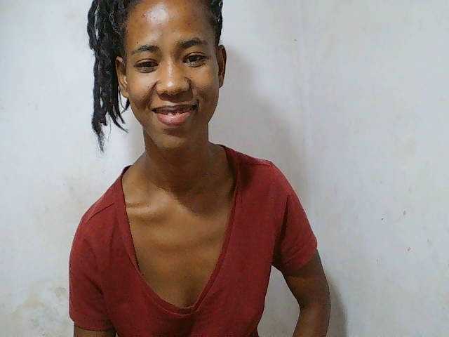 sexy-sarah's BongaCams show and profile