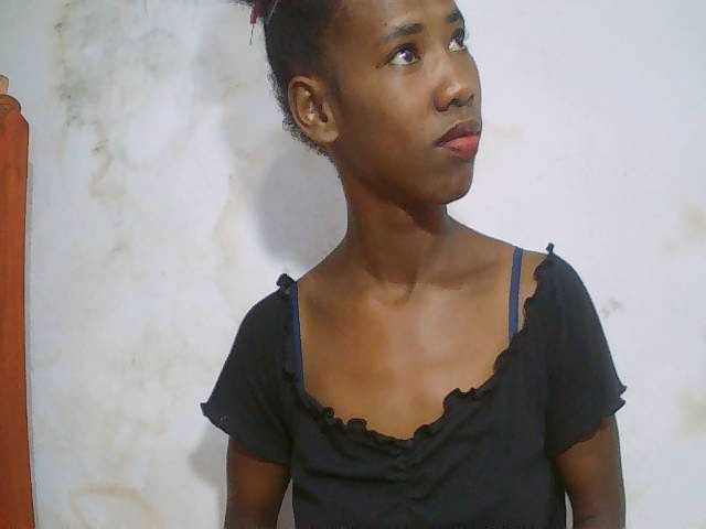 sexy-sarah's BongaCams show and profile