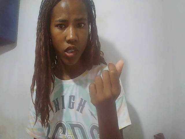 sexy-sarah's BongaCams show and profile