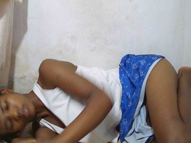 sexy-sarah's BongaCams show and profile