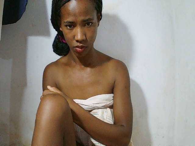 sexy-sarah's BongaCams show and profile