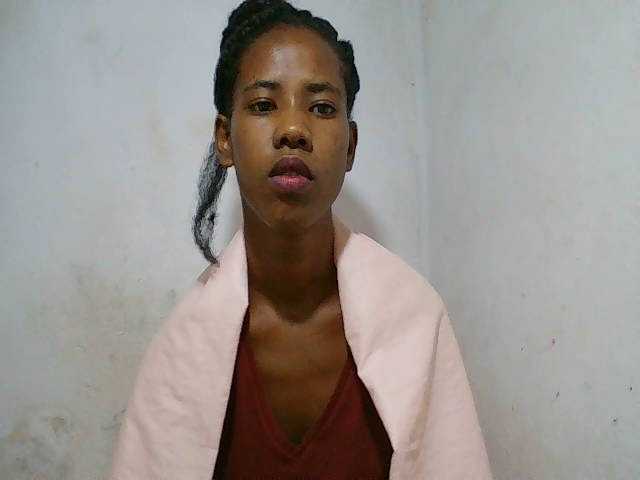 sexy-sarah's BongaCams show and profile