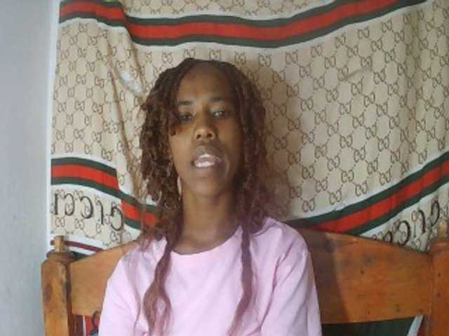 sexy-sarah's BongaCams show and profile